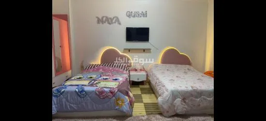 غرفة نوم اطفال سريرين وخزانة وتسريحة مع مرايا عدد 2 شكل قلب وكموند