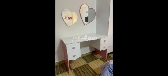 غرفة نوم اطفال سريرين وخزانة وتسريحة مع مرايا عدد 2 شكل قلب وكموند - 4